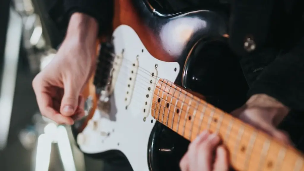 Can an electric guitar sound like an acoustic?