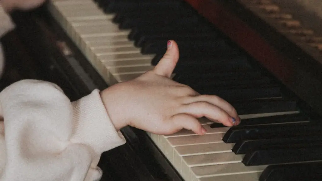 Can i play piano with short fingers