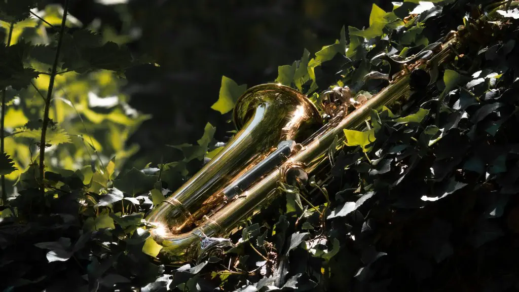 Does bill clinton still play the saxophone?