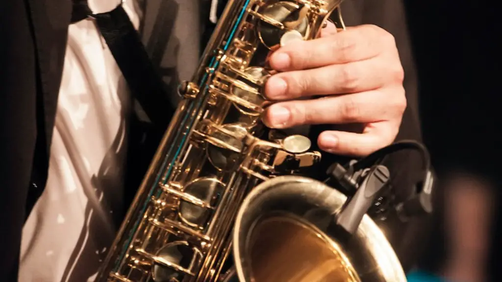 How do you growl on a saxophone?