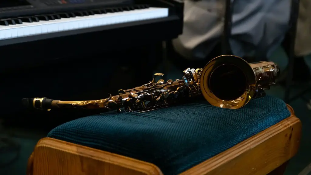 How to slur on saxophone?