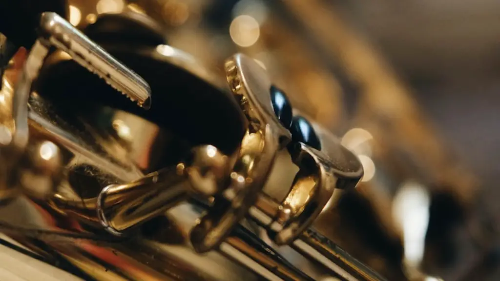 How to tune an alto saxophone?