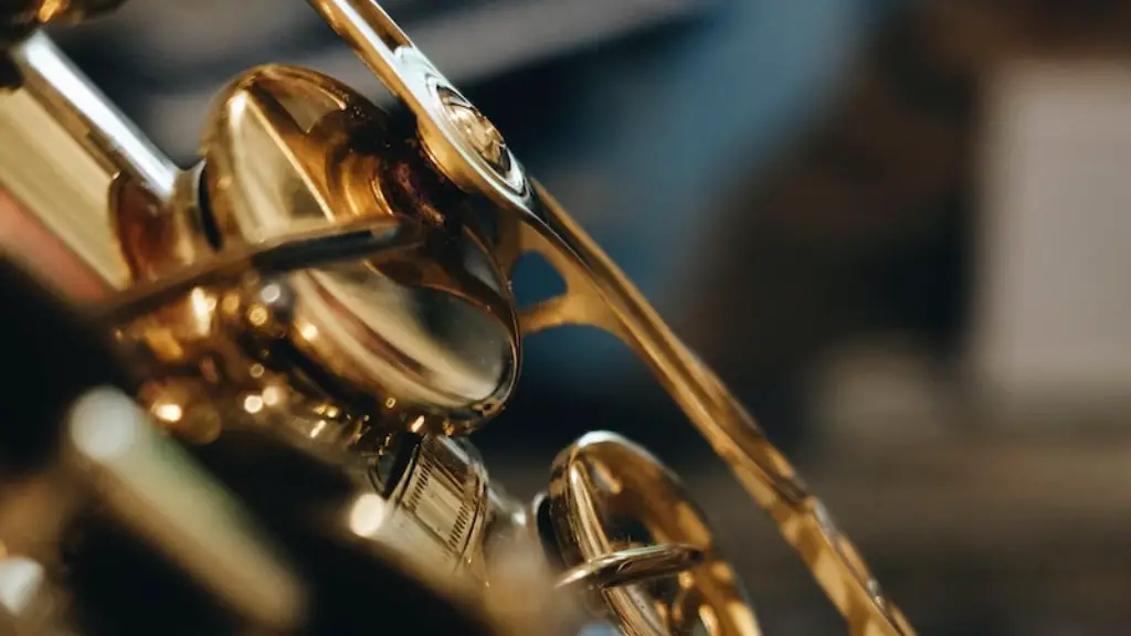 How to tune a tenor saxophone?